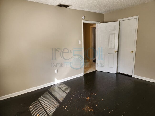 Building Photo - Ready For Showings! Great Find In North Little Rock