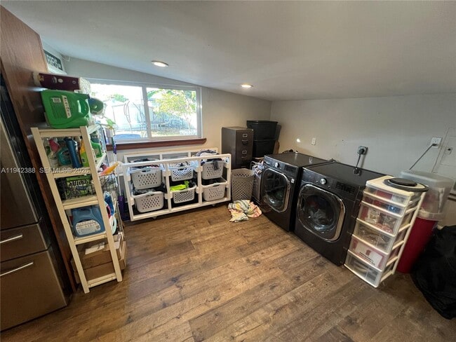 Building Photo - 8801 SW 42nd St