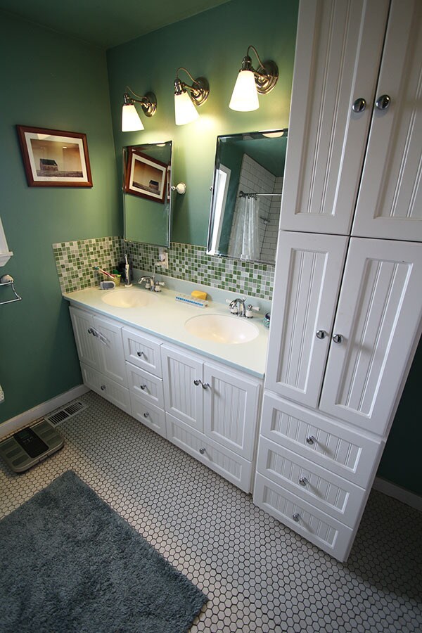 Building Photo - RENOVATED 3 BEDROOM SEATTLE HOME FOR RENT W LARGE, PRIVATE CORNER LOT!