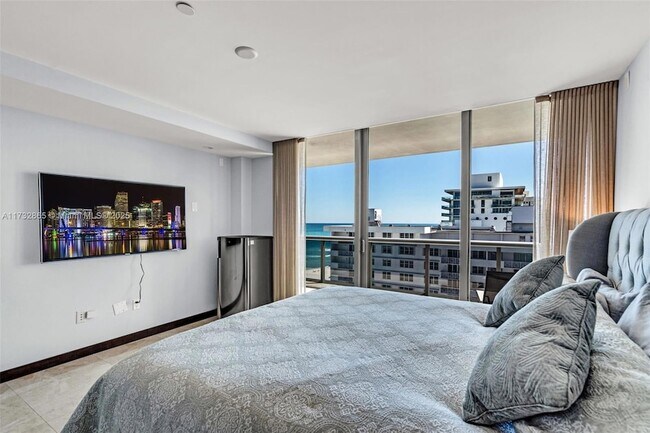 Building Photo - 5875 Collins Ave