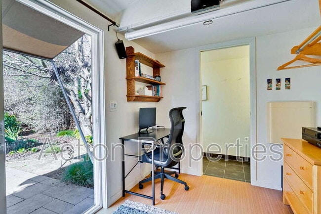 Building Photo - 360 Velarde St