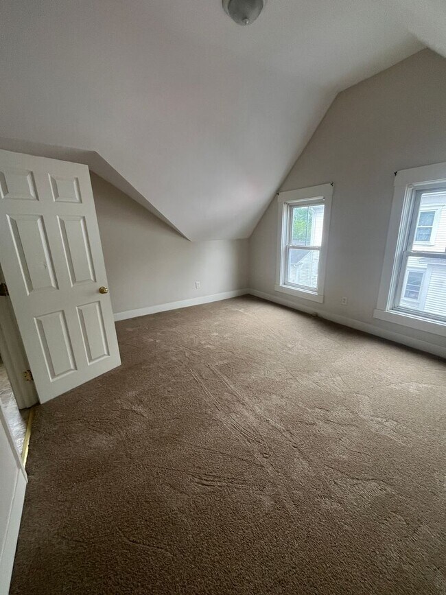 Building Photo - Charming 2-Bedroom 1 Bath Apt. in Middleboro