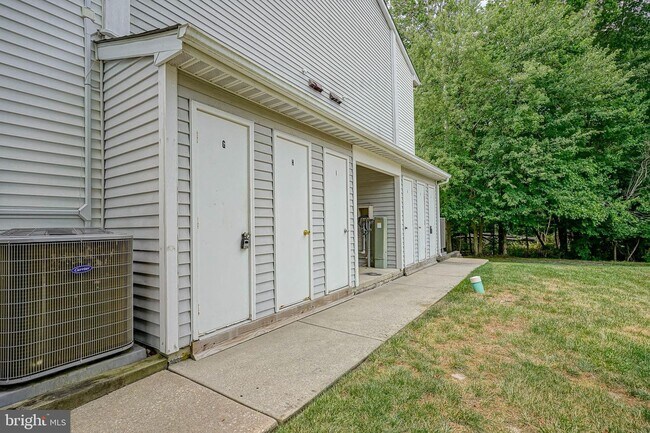 Building Photo - 14 Cranberry Ct