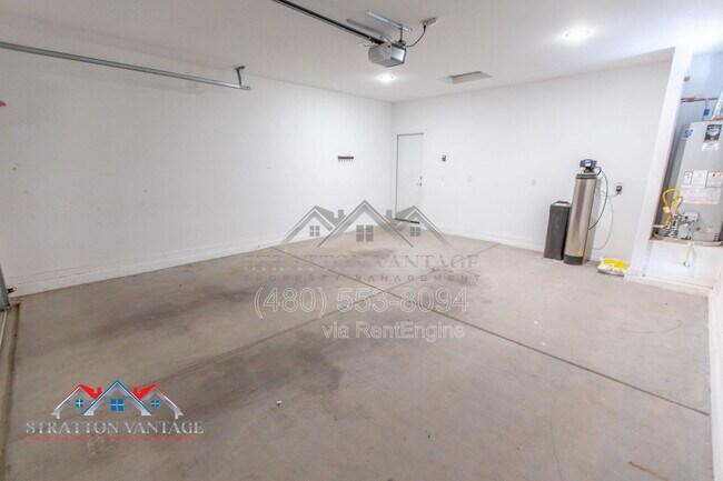 Building Photo - 2898 Kim Dr
