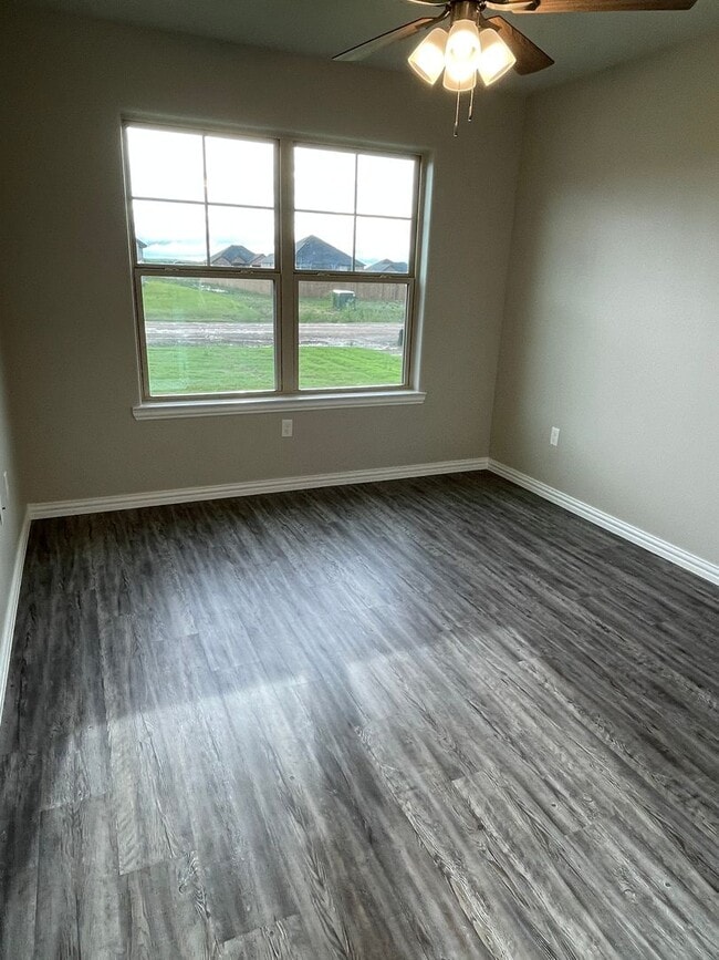 Building Photo - Cozy 3 bed, 2 bath - Silo School District