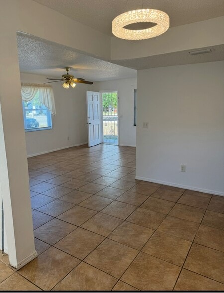 Building Photo - 3004 Oaklawn Ave