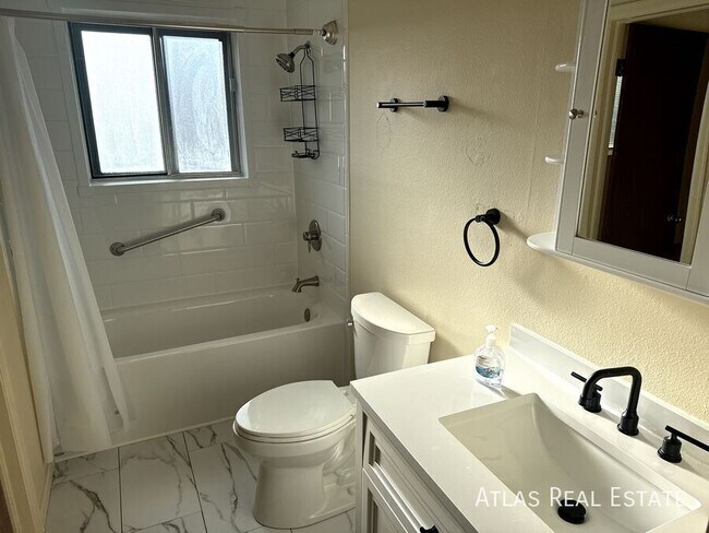 Building Photo - 9415 Brentwood St