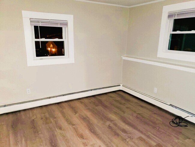 Building Photo - 392 E Center St