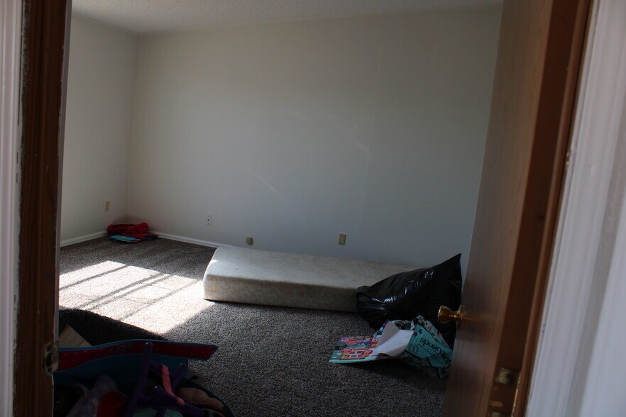 Building Photo - 355 E Kipp Ave