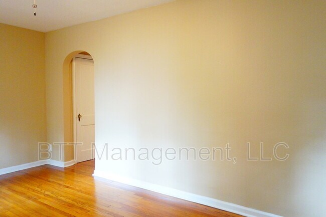 Building Photo - 8007 Garland Ave