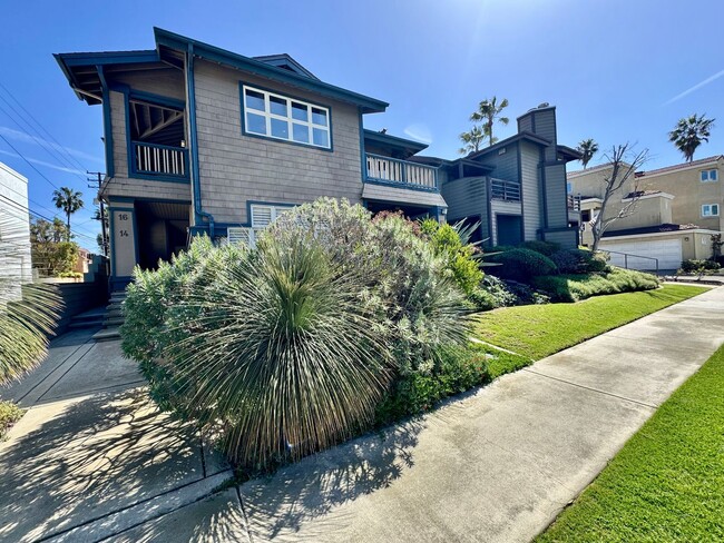 Primary Photo - Top Floor Bluff Park Condo with Ocean View