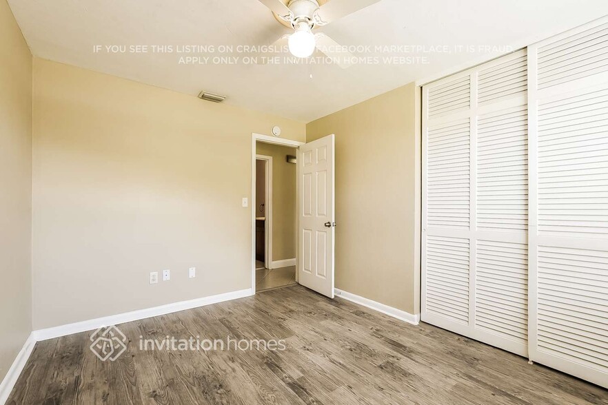 Building Photo - 1324 W Hartley Cir