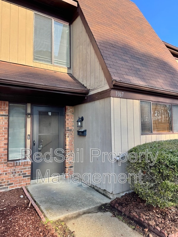 Building Photo - 1067 Willow Green Dr