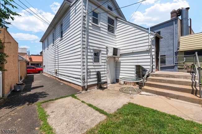 Building Photo - 249 S Main St