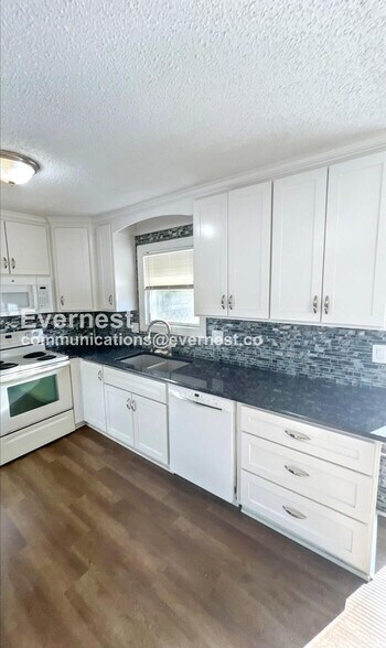 Building Photo - 1303 Michele Dr