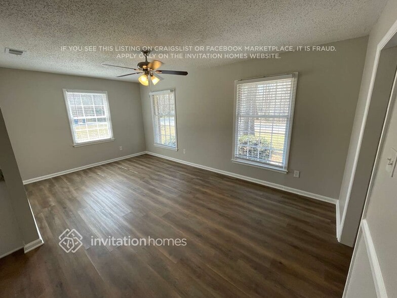 Building Photo - 10437 White Pine Rd