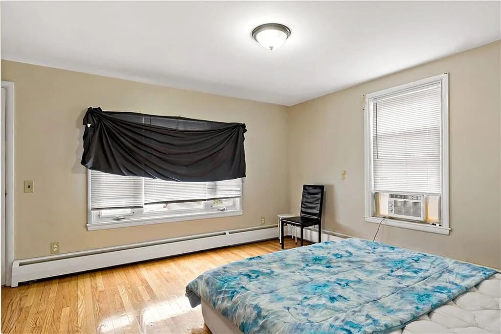 Living Room - 102 Francis Ave