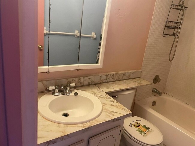 Building Photo - 500 Village Green Cir W