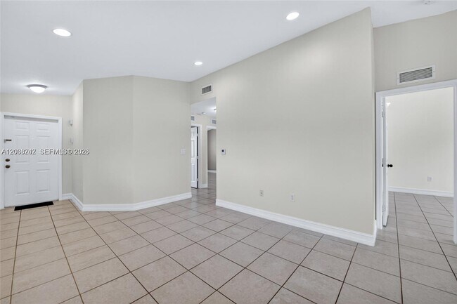 Building Photo - 2721 SE 12th Pl