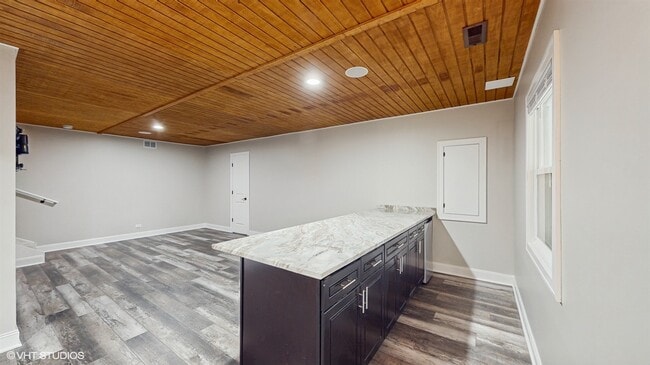 Building Photo - 137 Forest Ave