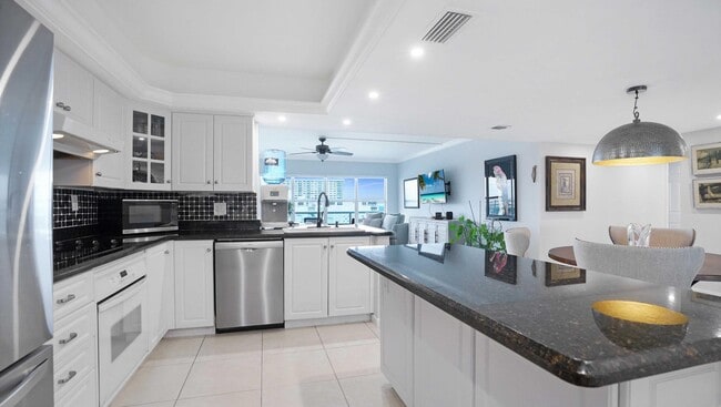 Building Photo - 3550 Galt Ocean Dr