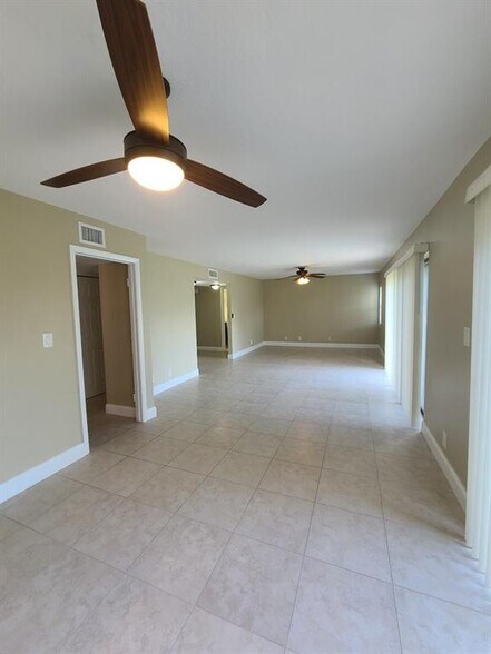 Primary Photo - 3201 Bayview Dr