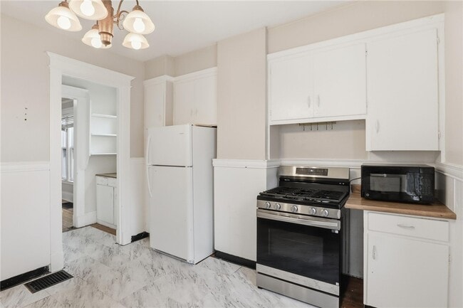 Building Photo - 98 Barrington St