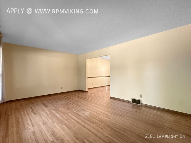 Building Photo - 4br 3ba 2cg ~ Security Deposit Free Altern...