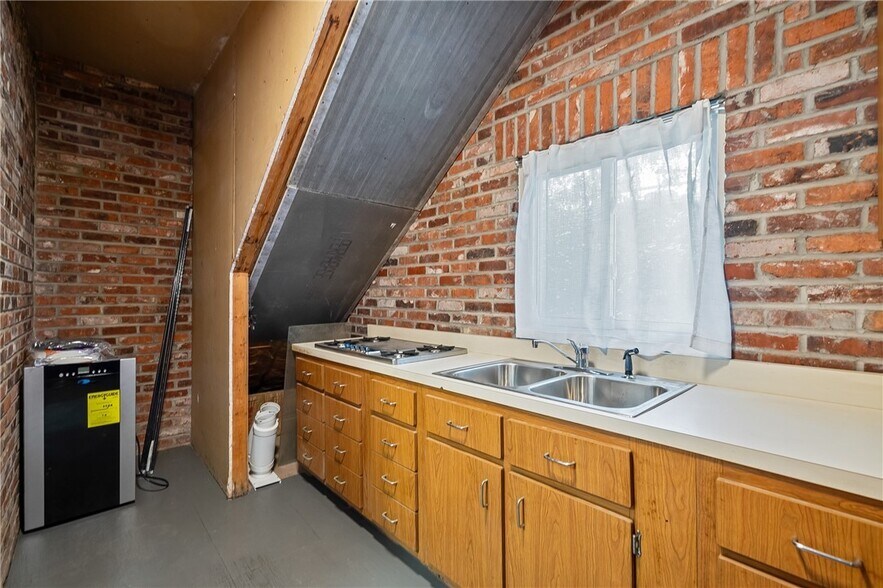 Building Photo - 6026 Sawyer St