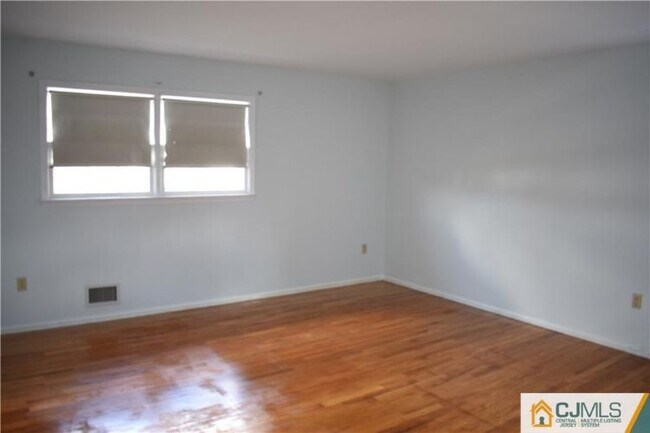 Building Photo - 123 Metlars Ln