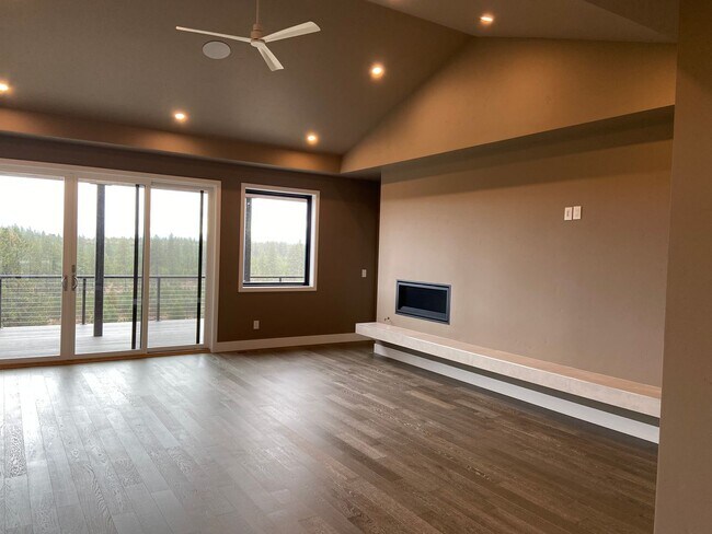 Building Photo - Newer, Modern Construction Home in Tetherow