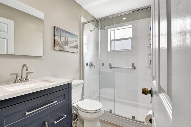 Building Photo - 413 Normandy Ln