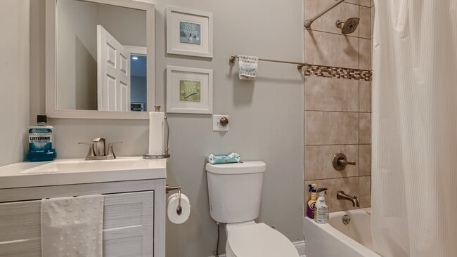 Building Photo - 7400 S Stony Island Ave