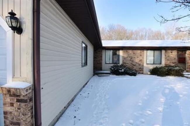 Building Photo - 2973 Englewood Ave SE