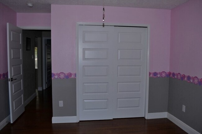 Building Photo - 43 Hickory Oak Dr