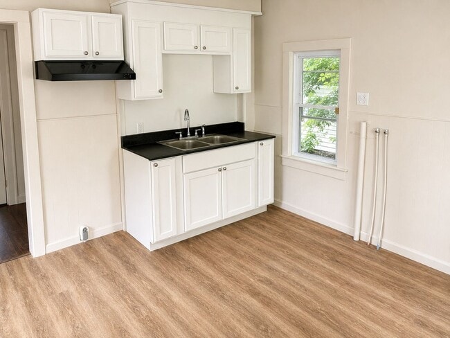 Building Photo - Available Now – Spacious 3-Bedroom Home with a Nice Backyard!
