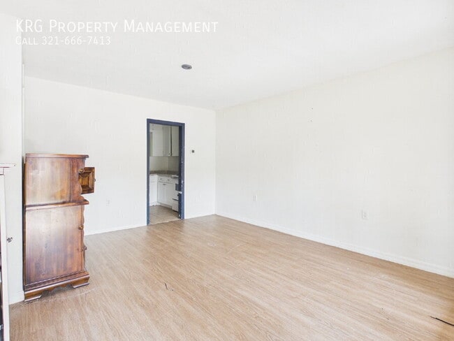 Building Photo - 3200 NE 56th Ave