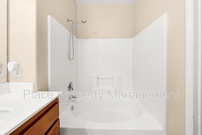 Building Photo - 6223 Avenida De Las Vistas