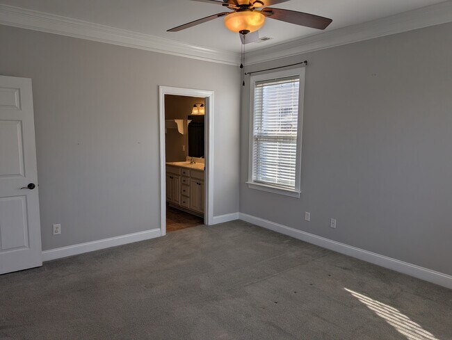 Building Photo - 6 Maxim Ct