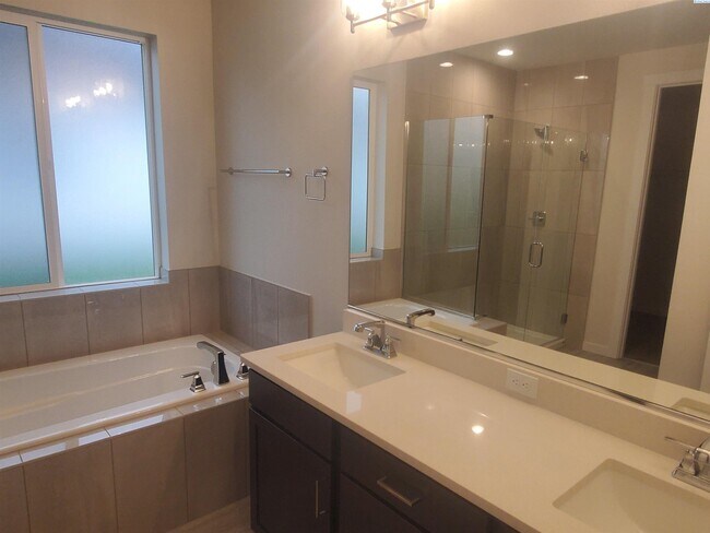 Building Photo - Brand New South Orchard Subdivision Rental