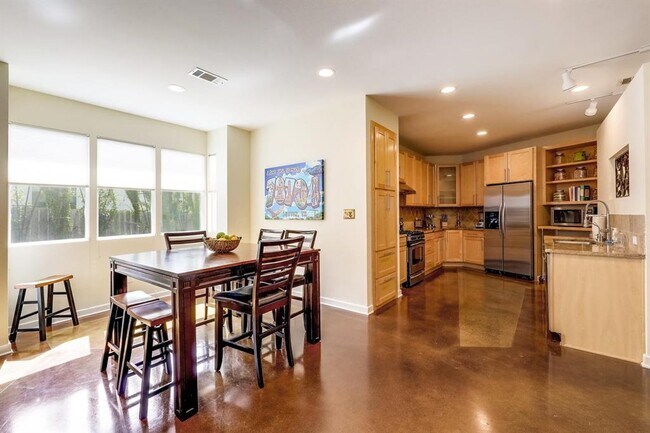 Building Photo - 209 Park Ln