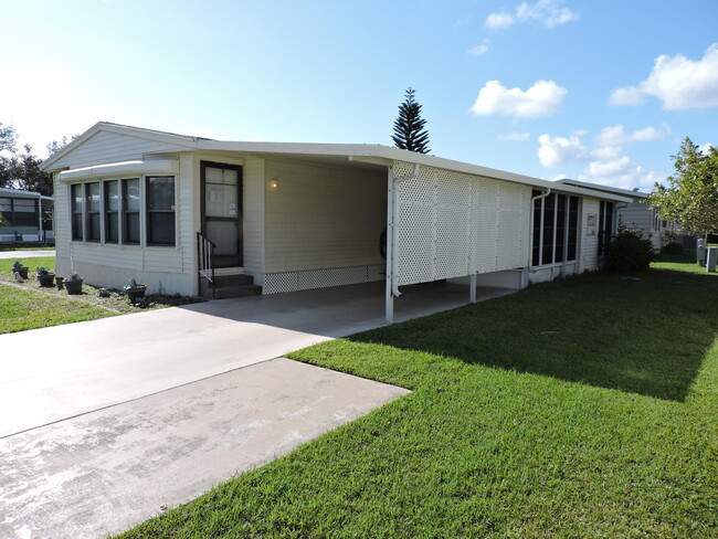 Building Photo - 4756 SE Dogwood Terrace