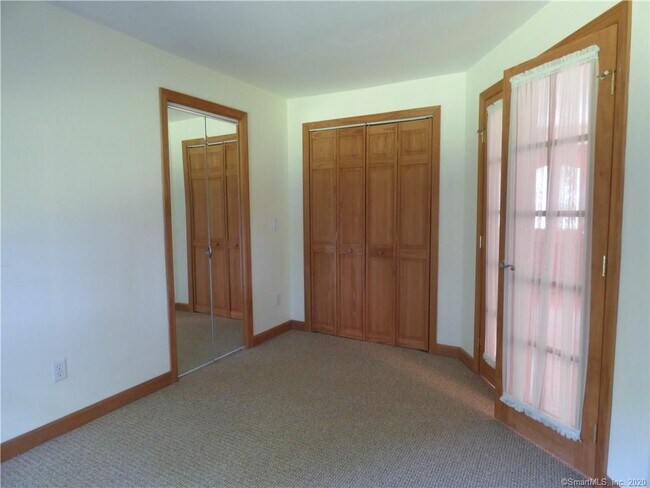 Building Photo - 5 Candlewood Lake Dr