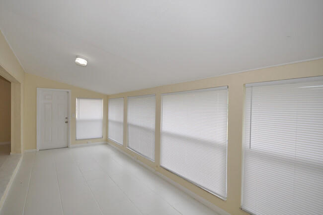 Building Photo - 1531 43rd St