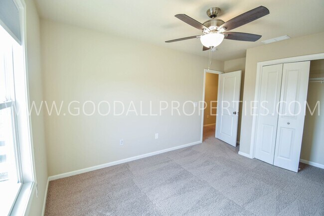 Building Photo - 4 Bedroom 3.5 Bath in Waukee