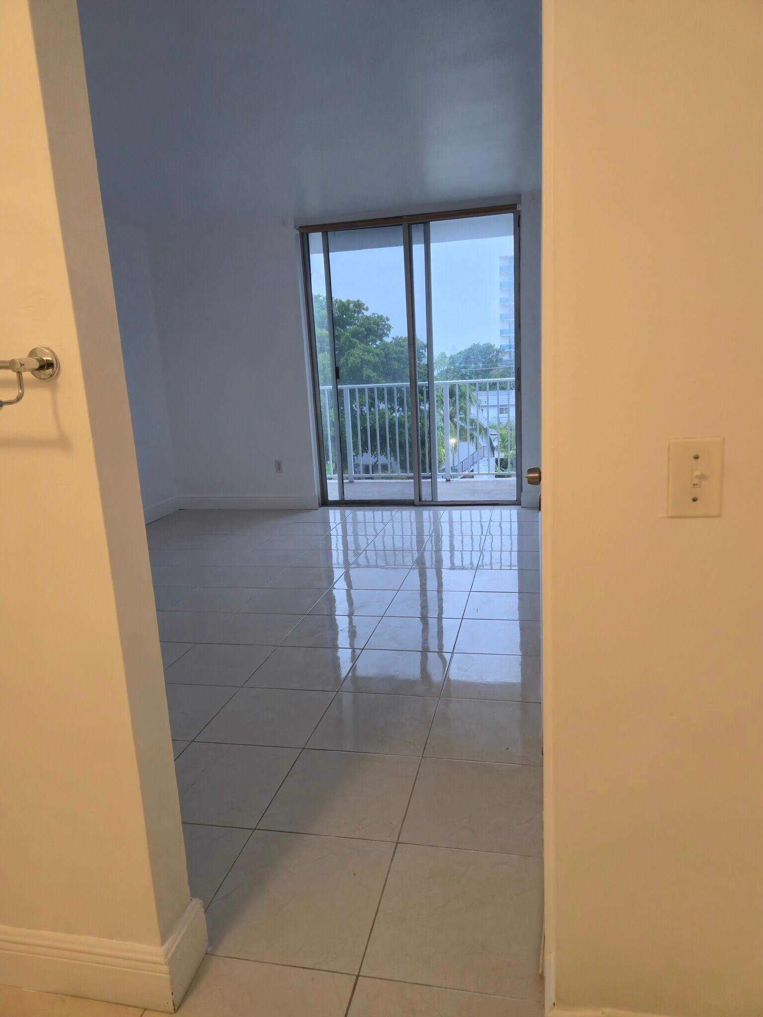 Building Photo - 1801 S Treasure Dr
