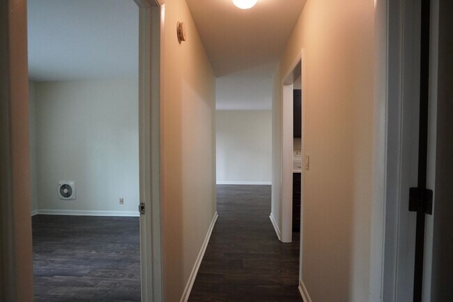 Building Photo - 2601 Hillsboro Pike