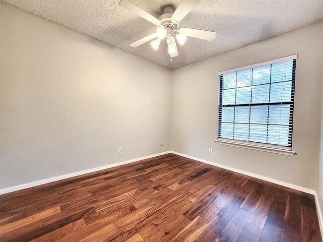 Building Photo - 9503 Quail Village Ln