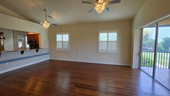 Building Photo - 3 bedroom 3 bathroom 2 car garage townhome in Mission Inn.