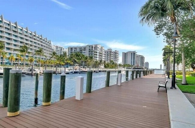 Building Photo - 3001 NE 185th St